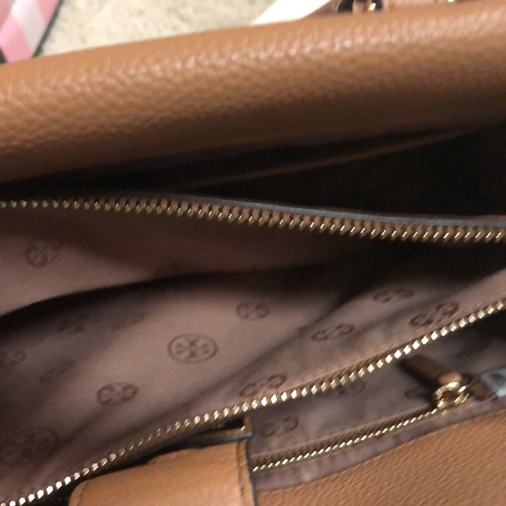 Tory Burch Satchel Center top handle - Picture 4 of 12